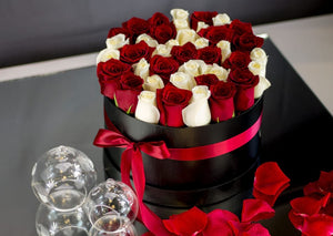 Red & White Roses Hatbox